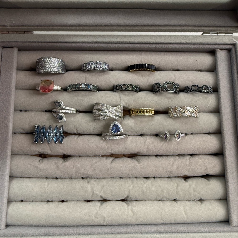 15 Assorted Women's Rings - BP